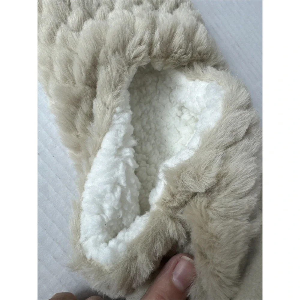 Auden Women's 0763 M/L 8-12‎ Faux Fur Slipper Socks Beige Gripper Bottom NWT